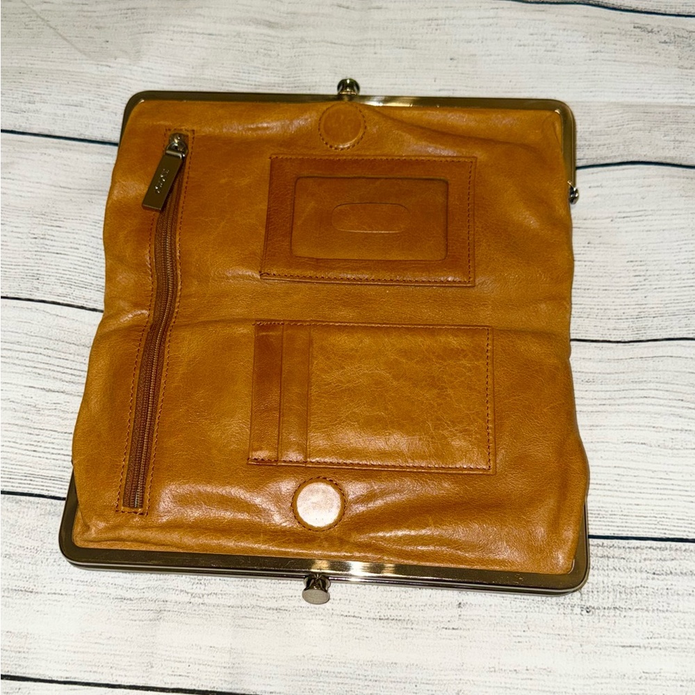 HOBO Lauren Clutch-Wallet - Picture 5 of 11